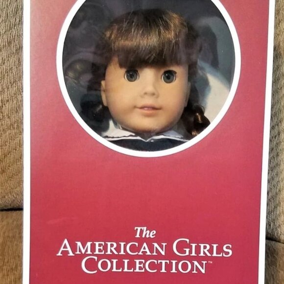 American Girl Molly 35th Anniversary 18" doll, book, & Accessories NEW! - Picture 4 of 8